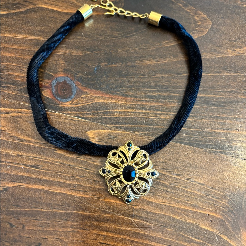 70s vintage Elegant Black and Gold Pendant Necklace in original box